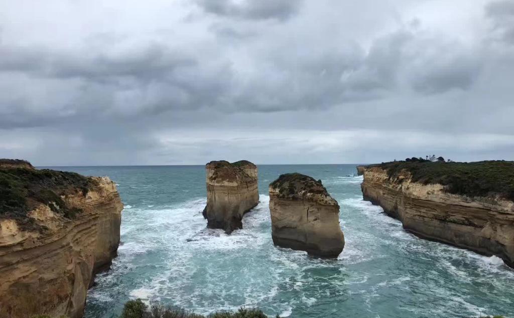 悉尼集结落地租车澳大利亚13日自驾游：蓝色海洋路-堪培拉-湖口镇-企鹅岛-大洋路-墨尔本13日游