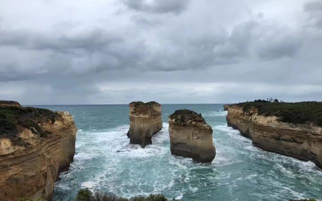 悉尼集结落地租车澳大利亚13日自驾游：蓝色海洋路-堪培拉-湖口镇-企鹅岛-大洋路-墨尔本13日游