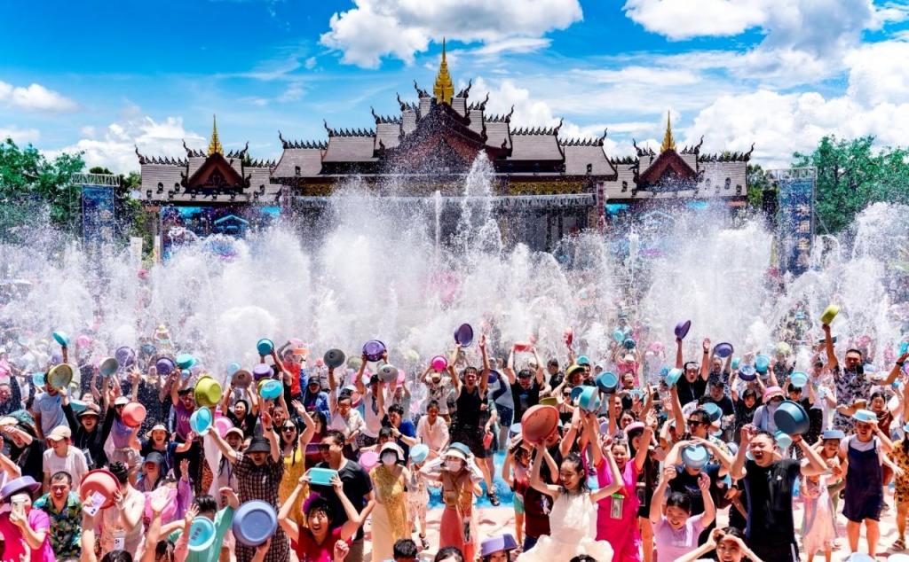 安徽出发云南13日自驾游：【彩云之南】罗平-普者黑-坝美-元阳-西双版纳-昆明-东川红土地13日游