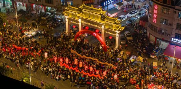 厦门出发闽西年味自驾4日游：龙岩连城芷溪花灯-冠豸山-上杭畲乡民俗体验-乡村水果采摘4日游