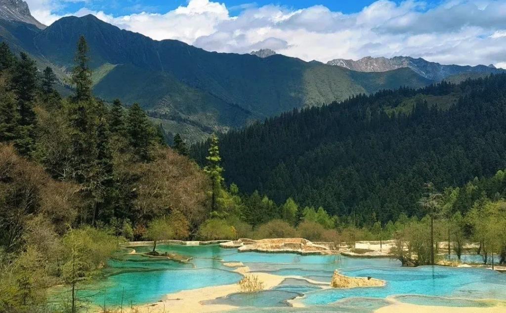 重庆出发川西九寨4日自驾游：【九寨黄龙】九寨沟-黄龙-川主寺-松潘古城4日自驾