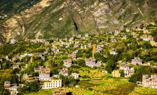 成都出发川西5日自驾：丹巴丨莫斯卡丨银恩日月潭丨玉科草原丨八朗生都5日自驾游-推荐