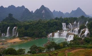 广东出发广西中越边境6日自驾游：巴马长寿乡-延边公路-德天瀑布-通灵大峡谷-北海6日自驾游-推荐