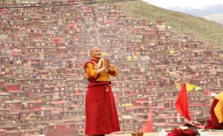 重庆出发川西色达5日自驾游：五明佛学院-八美梵音-塔公草原5日赏秋之旅-推荐