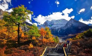 山东出发香格里拉大环线13日自驾游：稻城-亚丁-梅里雪山-泸沽湖高端游-推荐