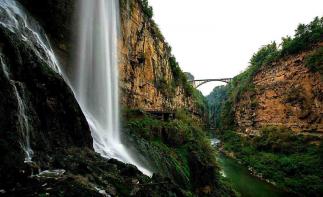 长沙出发贵州6日自驾游：马岭河大峡谷-万峰林-黄果树瀑布-西江千户苗寨6日山水游-推荐