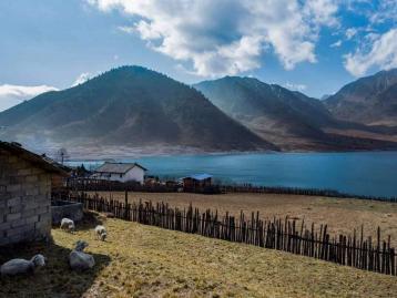 成都出发周边2日自驾游：孟获城-冶勒湖2日周末自驾游