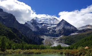 武汉出发稻城亚丁8天自驾游：丹巴甲居藏寨-雅拉雪山-稻城亚丁8天自驾游-推荐