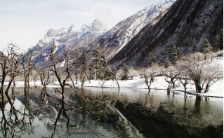 四川成都周边3日自驾游：四姑娘山-夹金山云海-硗碛藏寨-神木垒3日周边游-推荐