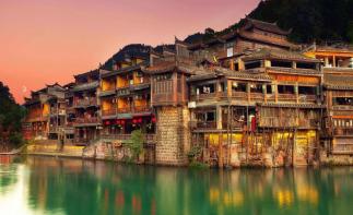 广东出发湖南湘西6日自驾游:凤凰古城-张家界玻璃桥-百龙电梯6天休闲自驾游-推荐