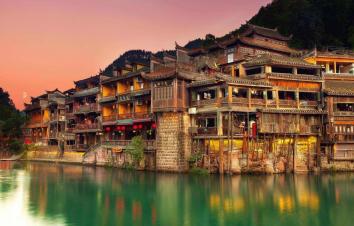 广东出发湖南湘西6日自驾游:凤凰古城-张家界玻璃桥-百龙电梯6天休闲自驾游-游推荐