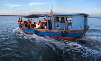 海口集合6日海南环岛自驾游：文昌石头公园-呆呆岛-三亚帆船出海-千年古盐田渔村拜大年-推荐