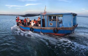 海口集合6日海南环岛自驾游：文昌石头公园-呆呆岛-三亚帆船出海-千年古盐田渔村拜大年-游推荐