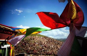 重庆出发四川5日自驾游：色达喇荣五明佛学院-塔公草原-雅拉雪山-新都桥环线5日自驾之旅-游推荐