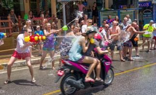 云南集合泰国泼水节8日自驾游：素可泰-清迈泼水节-金三角泰国宋干节深度自驾游-推荐