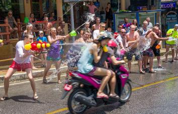 云南集合泰国泼水节8日自驾游：素可泰-清迈泼水节-金三角泰国宋干节深度自驾游-游推荐