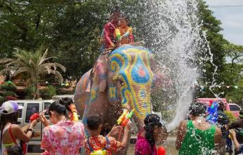 全国出发泰国清迈7日落地自驾游:拜县-白庙-帕辛寺-辛哈农场7日泰国风情泼水节自驾之旅-游推荐