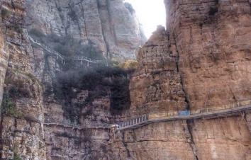 北京周边2日自驾游：荆轲塔-太行水镇-白石山2日河北自驾游-游推荐