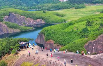 湖北出发湖南郴州3日自驾游：郴州资兴-小东江-高椅岭水上丹霞-板梁古村3日自驾活动-游推荐