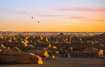成都出发西北/北疆18日环线自驾：莫高窟-鸣沙山-火焰山-魔鬼城-那拉提18日自驾游-游推荐