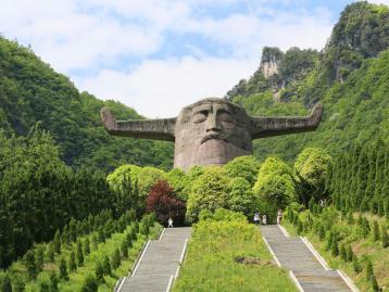 西安出发湖北神农架4日自驾游：天生桥-香溪源-官门山-神农顶-大九湖深度自驾4日游