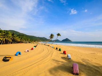 海南鱼跃海岛六天五晚环岛自驾游：石头公园-东郊椰林-呆呆岛-帆船出海-最美渔村6日海南跟队自驾