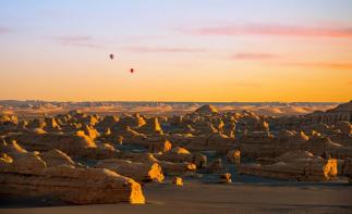 成都出发西北/北疆17日环线自驾：莫高窟-鸣沙山-火焰山-魔鬼城-那拉提17日自驾游-推荐