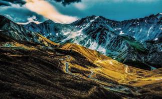 乌鲁木齐出发独库公路8日自驾游:独库公路-巴音布鲁克-博斯腾湖-葡萄沟8日自驾游-推荐