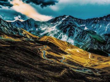 乌鲁木齐出发独库公路8日自驾游:独库公路-巴音布鲁克-博斯腾湖-葡萄沟8日自驾游