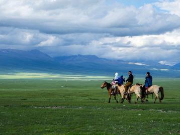厦门出发新疆13日自驾游：天山天池+乌尔禾魔鬼城+塞里木湖+巴音布鲁克13日自驾游（含机票）