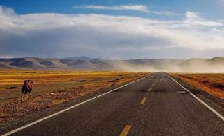 乌鲁木齐集合南疆11日自驾游:喀什古城-库车大峡谷-和田-塔克拉玛干沙漠11日南疆自驾游-推荐