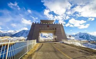 乌鲁木齐集合8日南疆落地自驾游：帕米尔-独库公路-喀什-巴音郭楞8日落地自驾游（含机票）-推荐