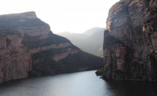 北京周边邢台2日自驾游：峡沟挂壁公路-王硇石楼-京娘湖太行秋色2日自驾游-推荐