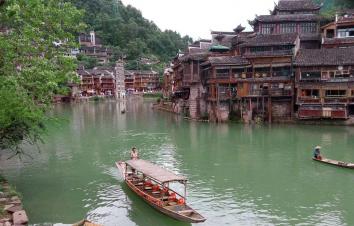 山东出发湖南湖北6日自驾游：张家界-芙蓉镇-凤凰古城-墨戎苗寨6日经典自驾游-游推荐