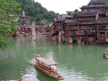 山东出发湖南湖北6日自驾游：张家界-芙蓉镇-凤凰古城-墨戎苗寨6日经典自驾游