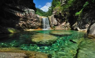 山东出发安徽5日自驾游：三河古镇-翡翠谷-民俗表演-鲍家花园-黄山经典自驾游-推荐