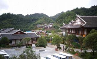 湖南出发贵州2日周末自驾游：泡剑河温泉-船游清江湖-观灯关秀2日贵州自驾-推荐