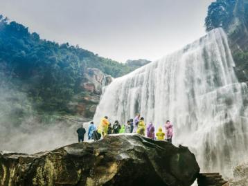 成都出发贵州4日自驾：赤水大瀑布-兴文石海-僰王山4日自驾游