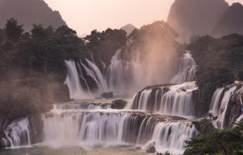 成都出发广西贵州6日自驾游：万尾金滩-德天瀑布-越南风情街-万峰林6日自驾游-游推荐