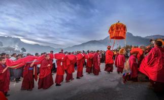 成都出发阿坝7日自驾游：九寨沟+莫郎节+莲宝叶则+瓦切塔林+晒佛节+跳神节7日藏域自驾游-推荐