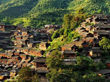 山东出发湖南湘西凤凰·竹山苗寨6日游：红石林-凤凰古城-墨戎苗寨竹山苗寨6日游