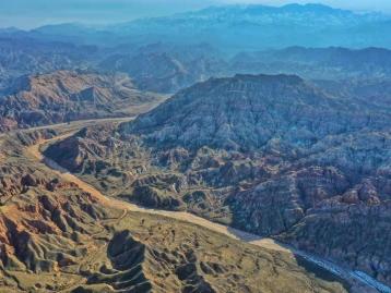 银川集合7日宁夏落地自驾游：巴尔斯圣山-外星谷-腾格里沙漠-槐西小镇-天鹅湖7日沙漠越野体验