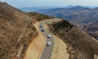 青岛出发青州2日旅拍自驾游：坊茨小镇-皇城玫瑰谷-黄花溪-齐鲁天路2日周末游-推荐