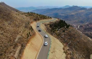 青岛出发青州2日旅拍自驾游：坊茨小镇-皇城玫瑰谷-黄花溪-齐鲁天路2日周末游-游推荐