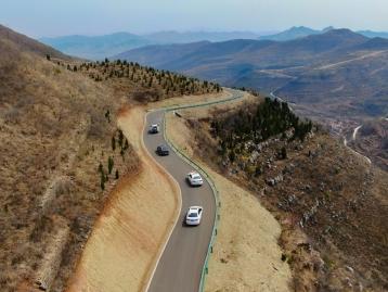 青岛出发青州2日旅拍自驾游：坊茨小镇-皇城玫瑰谷-黄花溪-齐鲁天路2日周末游