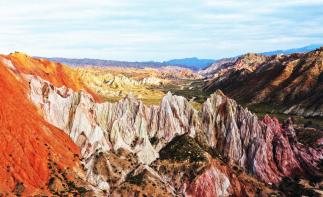 银川集合-阿拉善-甘肃7日精品小包团： 腾格里沙漠天鹅湖-阿拉善天池-外星谷-冰沟河7日6晚落地精品-推荐