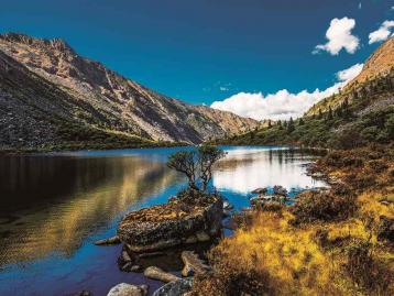 成都出发川西4日自驾游：九龙伍须海-神秘猎塔湖-摄影天堂新都桥-日鲁库大草原4日自驾