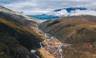 成都出发甘孜4日自驾：勒通古镇-千户藏寨-长青春科尔寺-墨石公园4日自驾-推荐