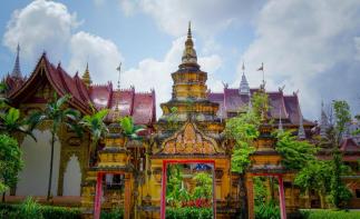 昆明集结云南西双版纳7日自驾：傣族园-野象谷-太平湖-抚仙湖-滇池-告庄夜市-建水小火车7日自驾-推荐