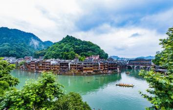 成都出发湘西6日自驾：恩施大峡谷-凤凰古城-芙蓉古镇-土家文化体验6日自驾游-游推荐